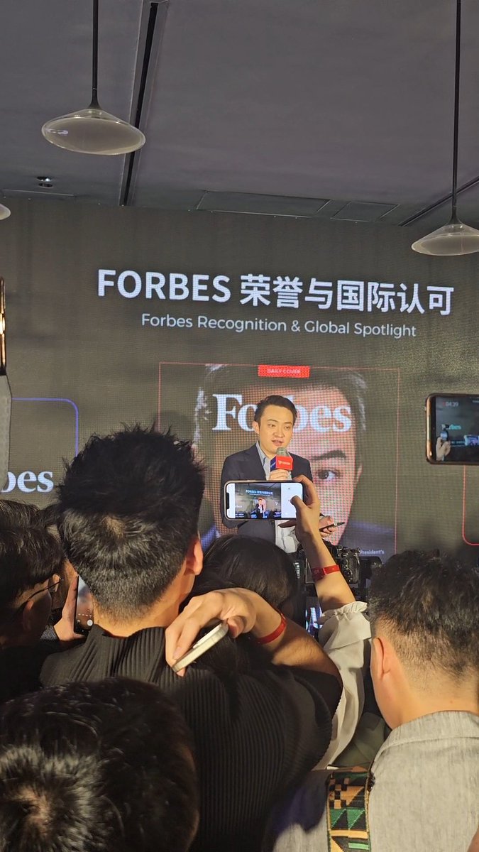 kin_ooooooooo's tweet photo. 🍌📈🚀2025🚀
#HTXDAO_TRON香港之夜和Justin一起上Forbes https://t.co/CCguqyi4Y5