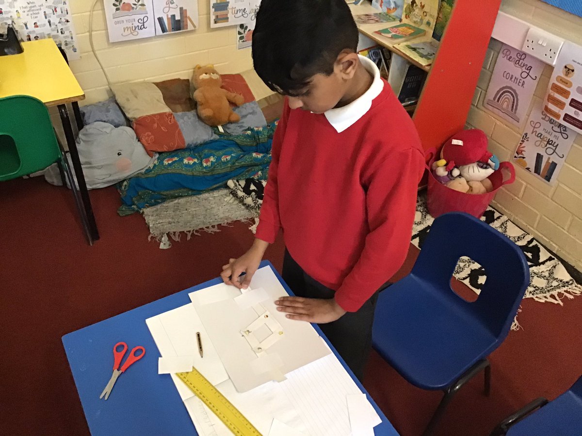 LeighPrimary's tweet photo. 3V using their D and T skills to design a moving Easter card. Some eggcellent designs 3V! #DandT #LifelongLearning https://t.co/7xy3klh1No