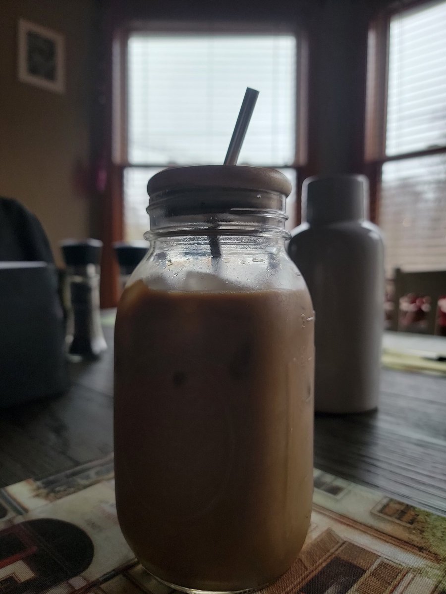 jen_deslauriers's tweet photo. Another rainy day 🫠🫠 right now it's actually snowing. I need the beach 🥹 Ughhhhhhhhhhh #newengland #wheresspring #CoffeeTime #Coffee https://t.co/ozuAiNYjtW