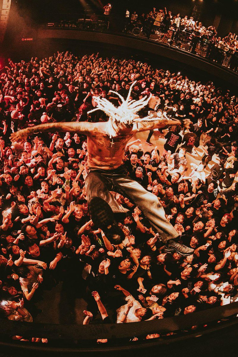 次はCrossfaithの「サイコキラー」Teruに質問コーナー仕掛けるから、質問お待ちしております！