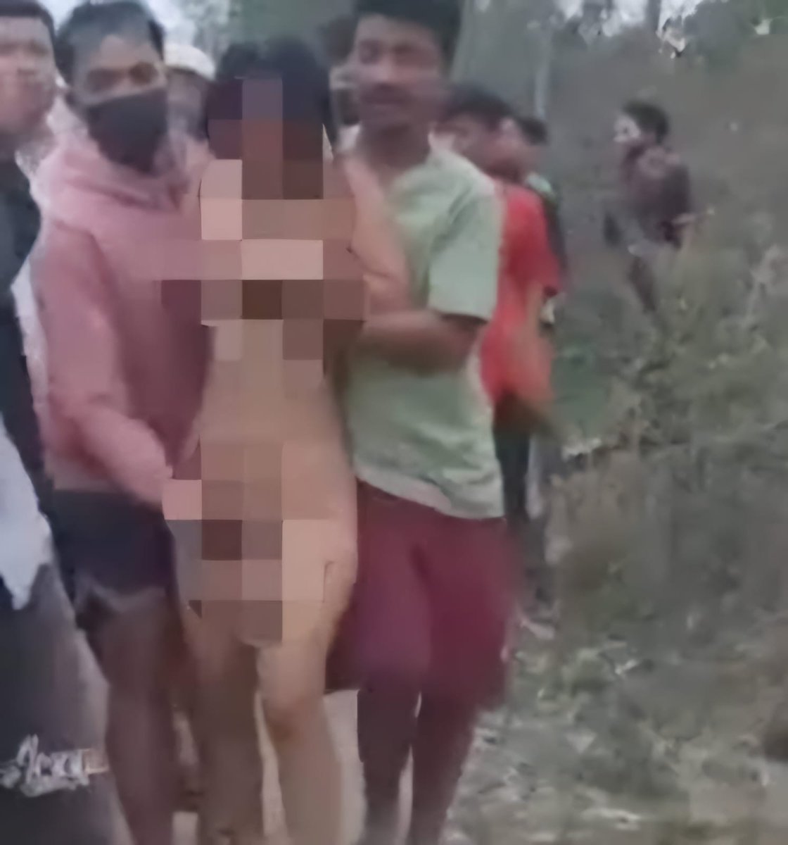 FunAndEnte6631's tweet image. Has the nation forgotten how Kuki women were paraded naked?The atrocities of Arambai Tenggol towards Kuki?Why is no action taken against Biren Singh? #Justice4Kuki #SA4Kuki @KaranThapar_TTP @RahulGandhi @barandbench @NIA_India @HWNewsEnglish @GauravGogoiAsm @PMOIndia @the_hindu