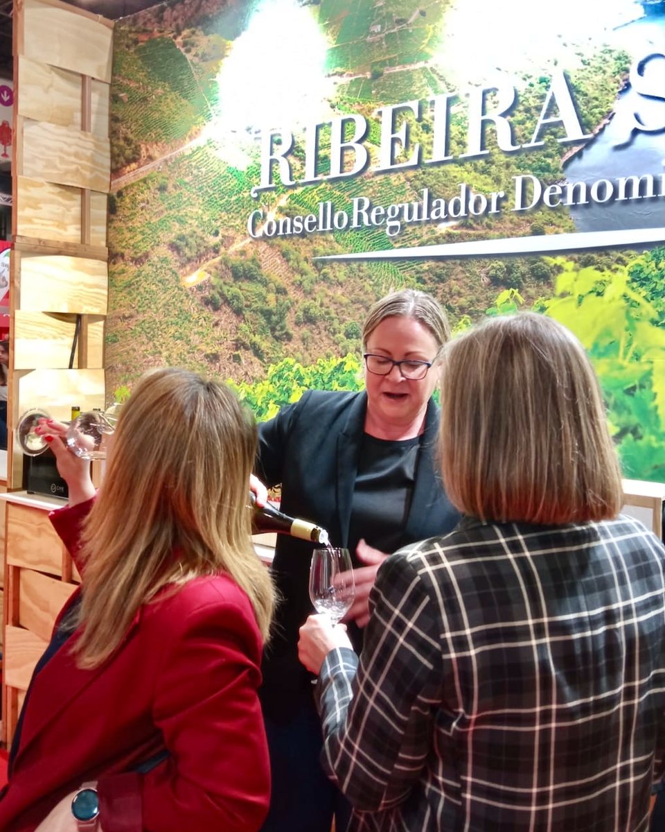 D.O. Ribeira Sacra (@ribeirasacrado) on Twitter photo 🍷 A crítica e catadora internacional Beth Willard <a href="/BethcWillard/">Beth Willard</a> é a nosa embaixadora no Salón Gourmets de Madrid. 🍷 A crítica e catadora internacional Beth Willard <a href="/BethcWillard/">Beth Willard</a> é a nosa embaixadora no Salón Gourmets de Madrid.