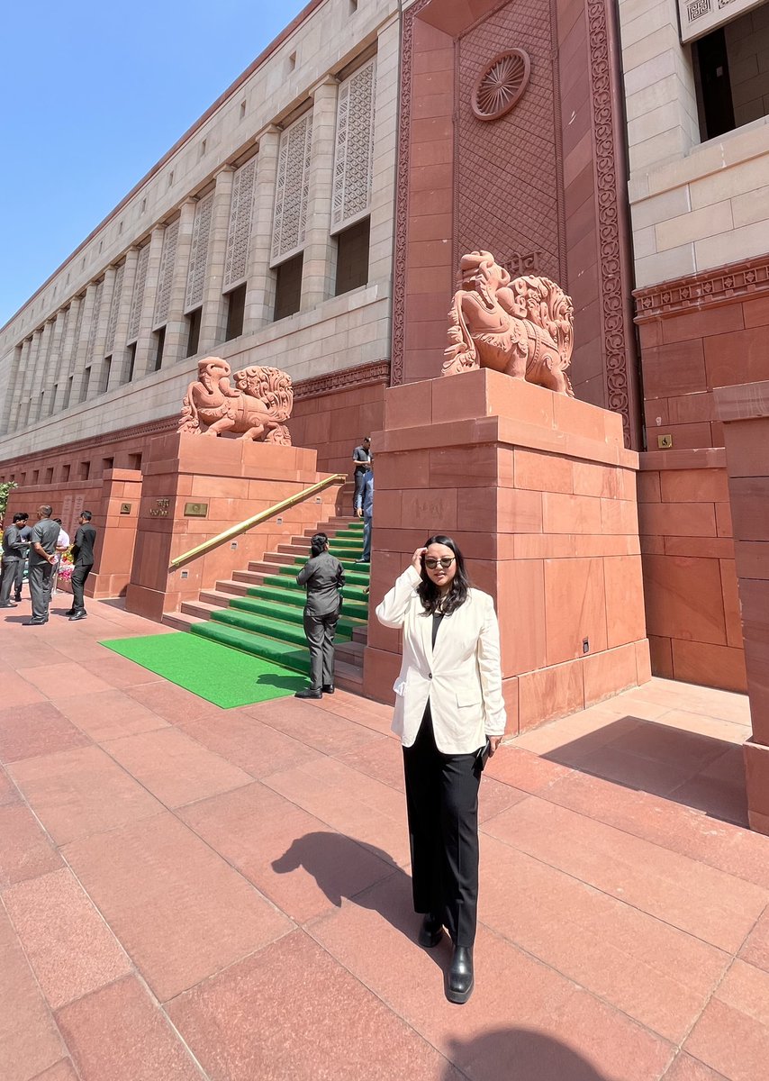 gkeren09's tweet photo. Who would’ve thought? Once indifferent, now standing at the heart of it all, the Parliament! 🇮🇳

From zero interest in politics to treading the grounds where the soul of a nation is shaped, it’s been a transformative journey. 😮‍💨 

Major Throw🔙 to the #budgetsession2025 ✨ https://t.co/YTRBZ7sWFO