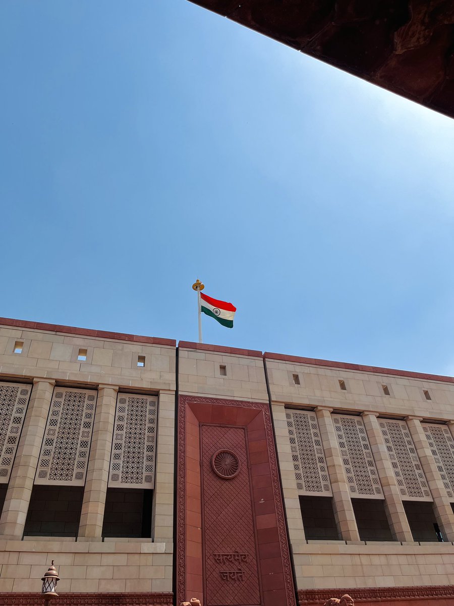 gkeren09's tweet photo. Who would’ve thought? Once indifferent, now standing at the heart of it all, the Parliament! 🇮🇳

From zero interest in politics to treading the grounds where the soul of a nation is shaped, it’s been a transformative journey. 😮‍💨 

Major Throw🔙 to the #budgetsession2025 ✨ https://t.co/YTRBZ7sWFO