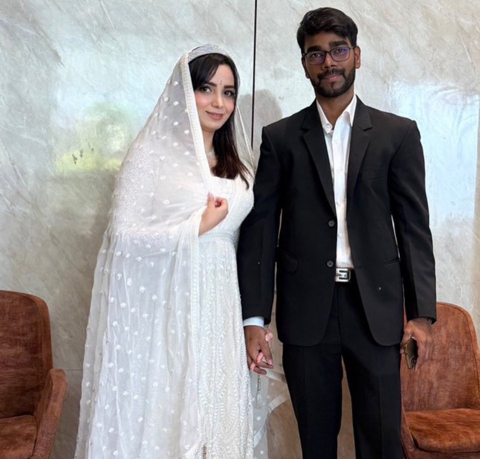 102 :: Abgineh is an Iranian girl from Tehran, Iran.🇮🇷 ☪️

She is an Artist and also with a PhD in linguistics and a master's degree in translation studies for English, Hindi, and Persian.

Akshay is an Indian guy, 🕉️🇮🇳he is an ophthalmologist from Hyderabad, India.