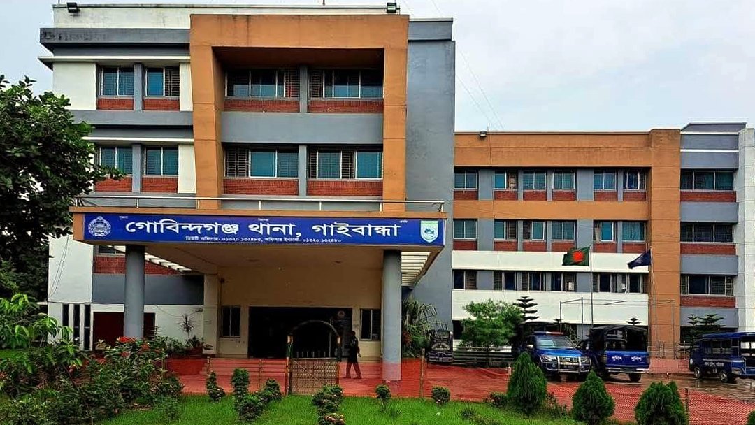 গোবিন্দগঞ্জে যৌথ বাহিনীর অভিযান: মাদক ব্যবসায়ী আটক