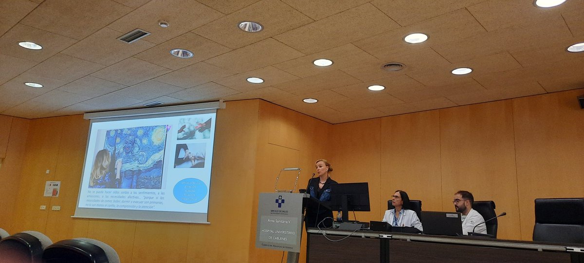 En Abril en el AS V los protagonistas son los profesionales de Salud Mental. Eva (Enfermera), Charo (Tcae) y Mariam ( Terapeuta Ocupacional) nos acercan al mundo de los pacientes...un placer escucharlas. Gracias