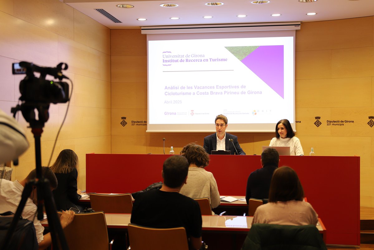 costabrava's tweet photo. 🔊Avui hem presentat l’estudi «Anàlisi de les Vacances Esportives de Cicloturisme a la Costa Brava i el Pirineu de Girona»
🔗Podeu consultar els hàbits de consum, la despesa i la percepció de la destinació a l'estudi encarregat a la @UdGFacTurisme  aquí: https://t.co/JO3gXD7ldQ https://t.co/pKKhh58mEG