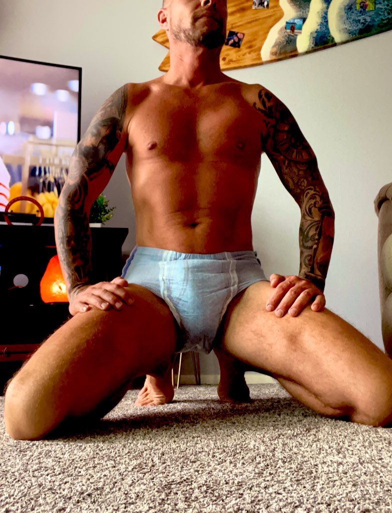 IHaze00's tweet photo. Effing love the new XXL’s!!!!!! Amazon had them to this little boy in less than a day. They fit so well and actually cover the booty 😝 https://t.co/h6pXSydBEe