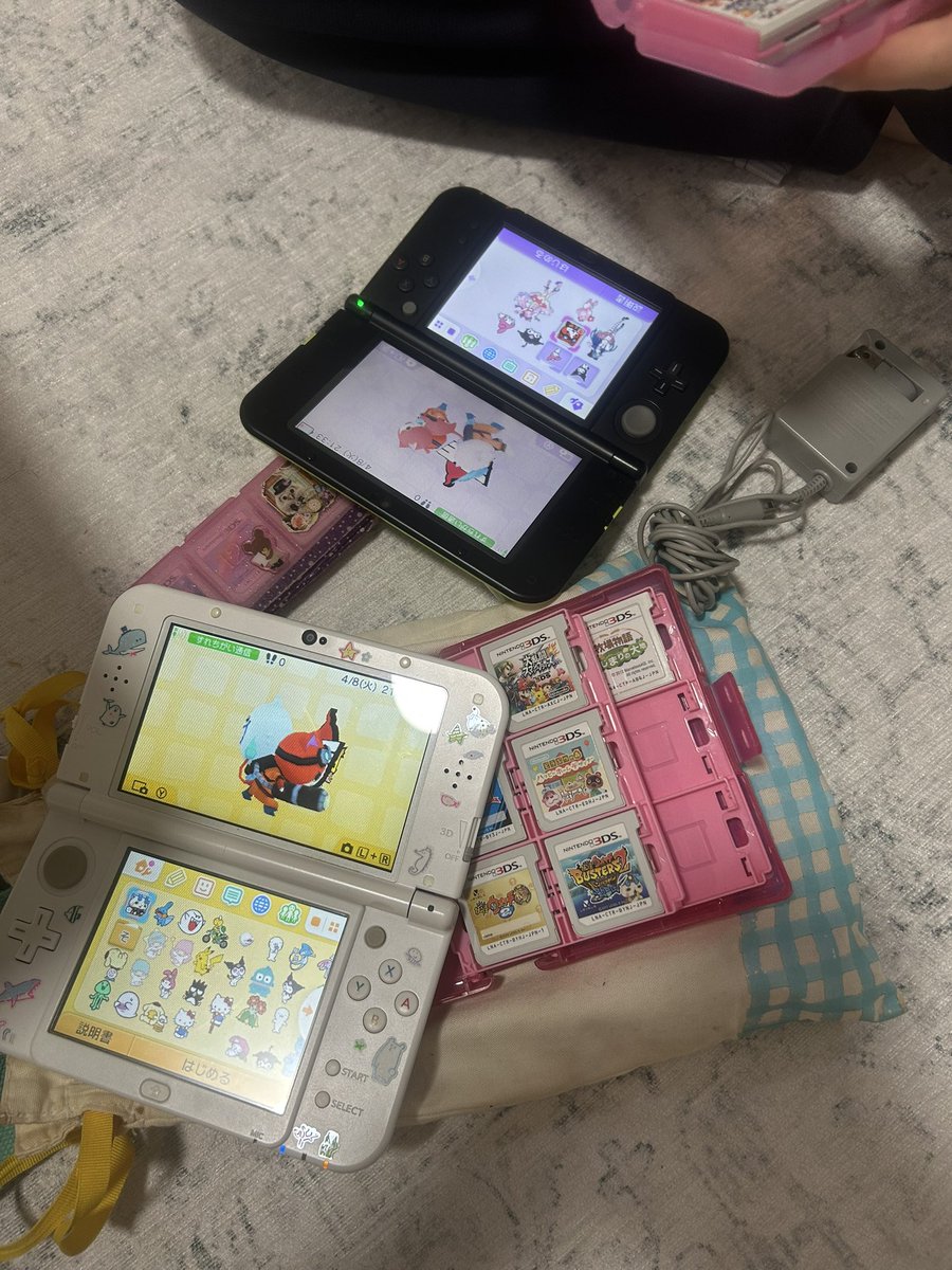 miffy_no_ouchi's tweet photo. 姉妹大学生2人が21歳と18歳にもなって3DSで盛り上がる https://t.co/UnpXCE4Rlq