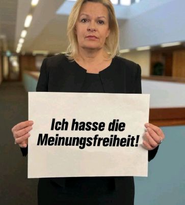 SilviaMiet27336's tweet photo. @KielerFinanzen Dann fehlt ja nur noch ein Bild von ihr als Souvenir!?
Ich hätte da vier zur Wahl
#Satre https://t.co/EgJ5UDxlfr