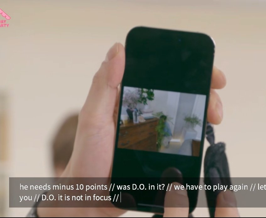 biasanakdurhaka's tweet photo. kyungsoo's                         chanyeol's 
take:                                       take: https://t.co/aCdgzQrILy