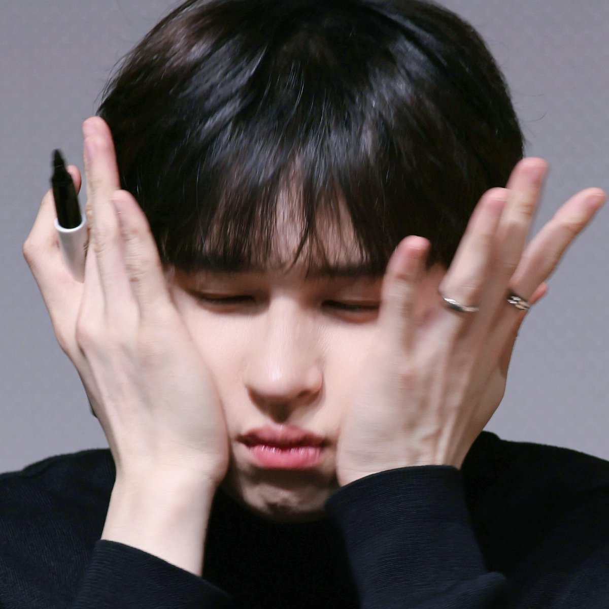 AauVEe's tweet photo. 혹시 핀버튼 개인제작을 원하시는 분이 있으실까하여 제작 시 사용하였던 사진 원본 올려드립니당! 편하게 사용해주세요💕 https://t.co/e6pmwSeoQP