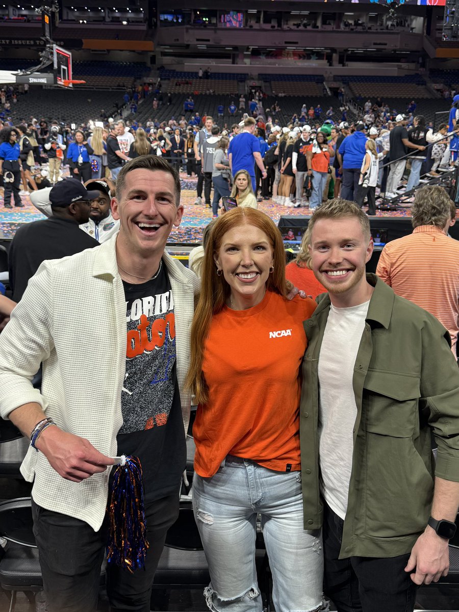 Elizabeth Thompson tweet media