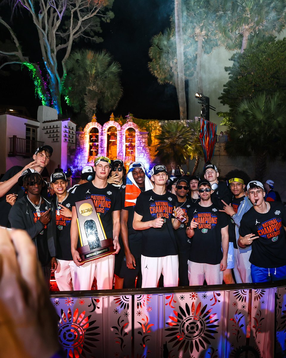 GatorsMBK's tweet photo. while you were asleep 🔥 https://t.co/62DdkPWrkx