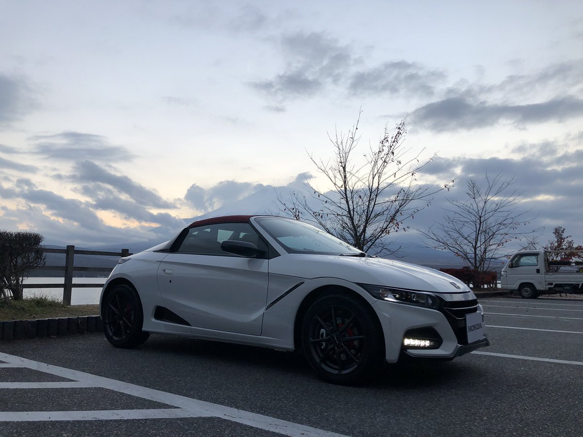 kurukuru_JOHN's tweet photo. 発売からもう10年経ったのか��️
早い…。
て事は10年前の今日、私は #ホンダ のディーラーで契約書にサインしてたワケだ。
今はその時の #S660 ではなく #versionZ に乗り換えてるけど。
納車は6月だったけど、そうか、今年でS6に乗り始めて10年て事か。
月日が経つのは早い…‼️ https://t.co/xpnqh3tz1I