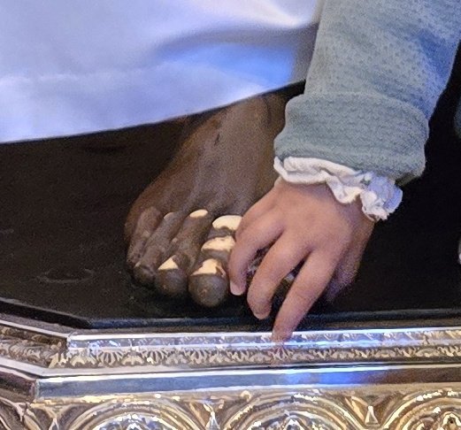 Hoy he conocido la historia de Manuela, un año y medio, mientras algunos piensan en un puesto tú sigues dando paz a lo verdaderamente importante, me has vuelto a dar otra lección de amor y fe, me has hecho sentir más pequeño de lo que ya me sentía, Señor... cuida de Manuela🙏