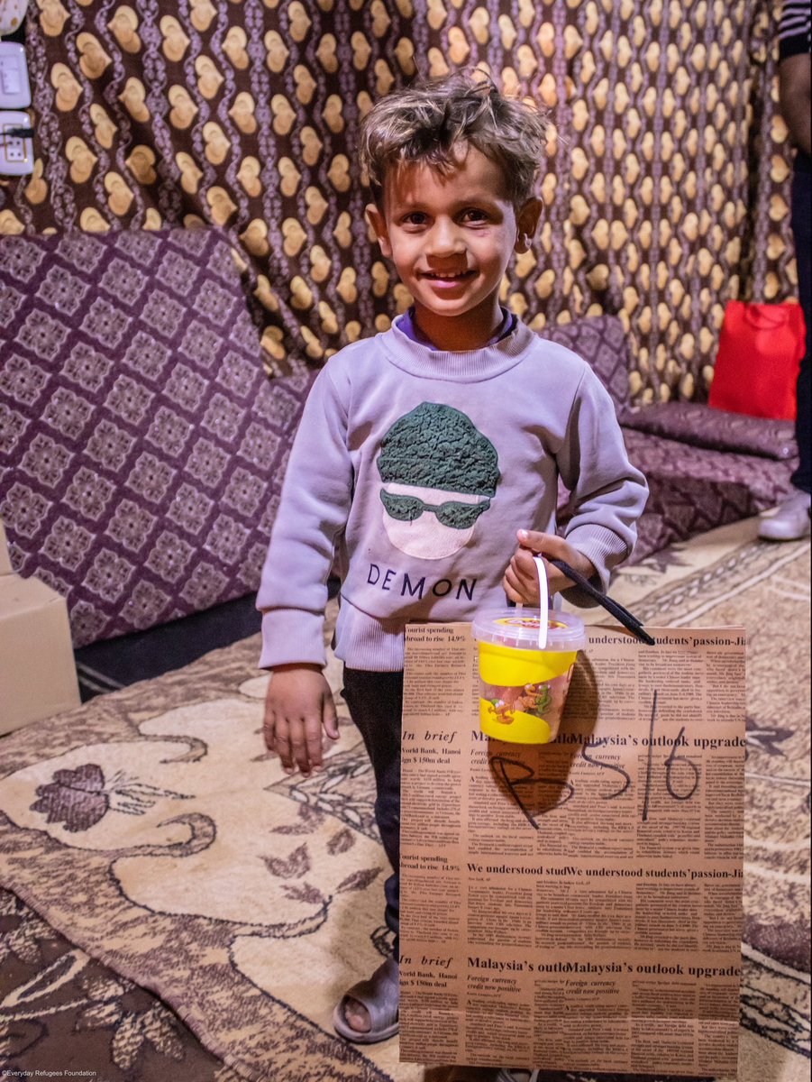 everydayrefugee's tweet photo. During the weekend, our team traveled to a tented settlement on the outskirts of Mafraq, Jordan, to deliver outfits and toys to Syrian refugee children, bringing smiles and joy. ‘Little Smiles’ our latest campaign, first stop Jordan. https://t.co/5x6zrrapA2 #everydayrefugees https://t.co/ToQRFV0Sby