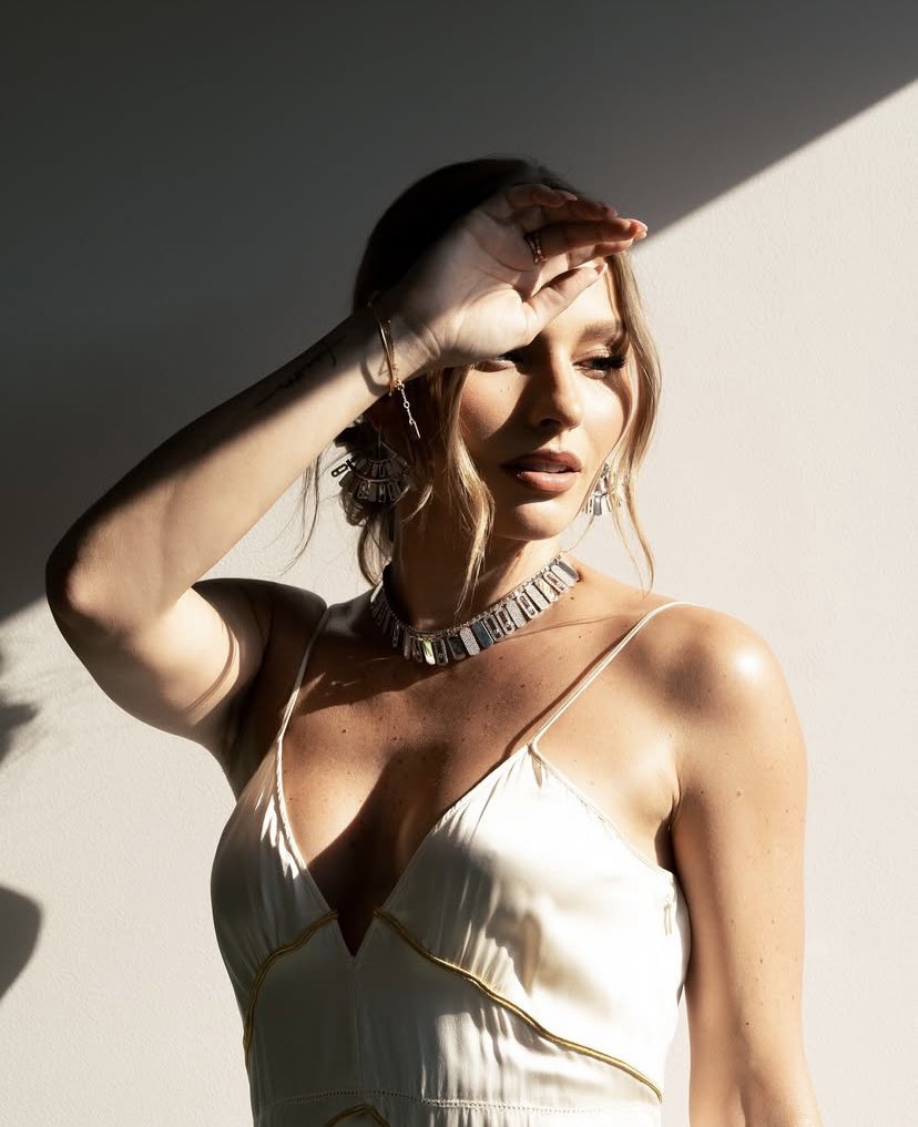 IrinaBaevaCol's tweet photo. @irinabaeva1  la más guapa de todas, en la segunda edición de los #PremiosAura, deslumbró con un súper diseño🥰🥴🧡 https://t.co/LOTnAphhxr