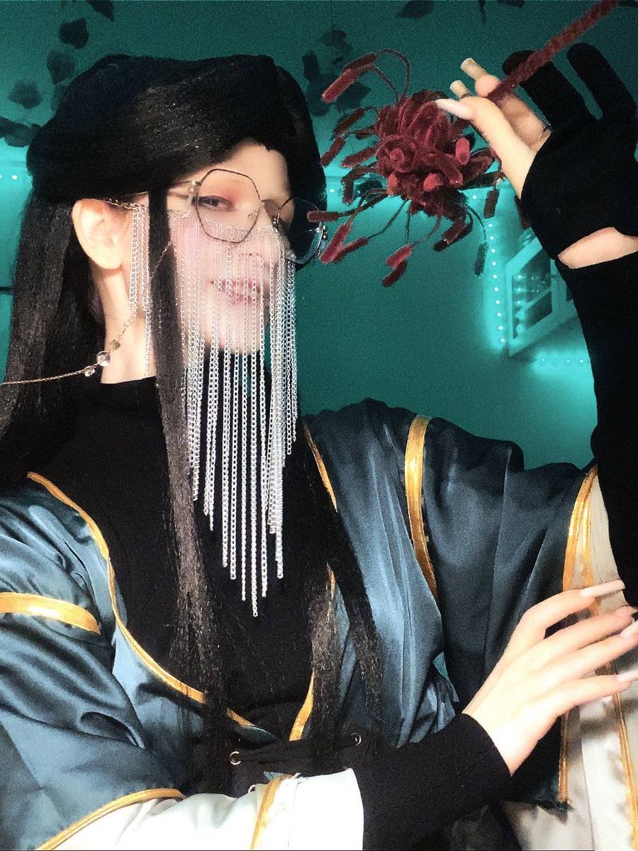 Я раз в год захожу похвастаться собой, ага 
——
I go on Twitter once a year to brag about myself, yeah
#erha #2ha #cosplay #huabinan