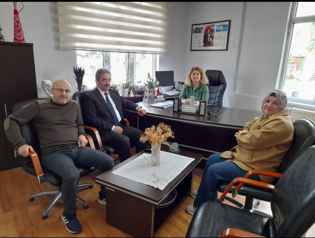 📍İlçe Milli Eğitim Müdürümüz Muhammet Asil #HalkEğitimiMerkezini ziyaret etti.Açılan kurslar ve yapılan çalışmalarla ilgili bilgi aldı.
<a href="/Yusuf__Tekin/">Yusuf Tekin</a> 
<a href="/Alireisoglu34/">Dr. Ahmet ALİREİSOĞLU</a> 
<a href="/Muhammet_Asil61/">Muhammet ASİL</a>