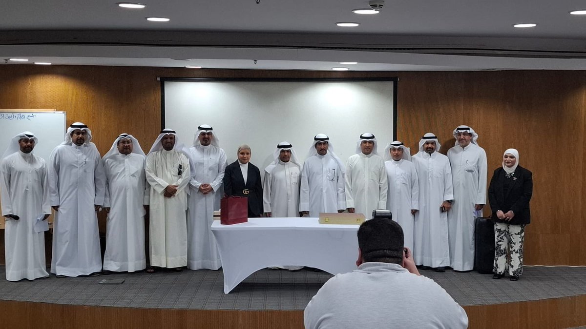 alsaqri99's tweet photo. اقامت ادارة شئون البيئه #بقطاع_الهندسه_الصحيه

حفل تكريم وذلك بمناسبة تقاعدي من العمل 
فكل الشكر والثناء لمن قام على هذا الحفل 
كنتم بداية انطلاقتي والداعم الاول حتى اصبحت وكيلا مساعدا لهذا القطاع

فغير مستغرب الوفاء من اهل الوفاء 

#وزارة_الاشغال_العامه
#الكويت https://t.co/qcv3tpKciV