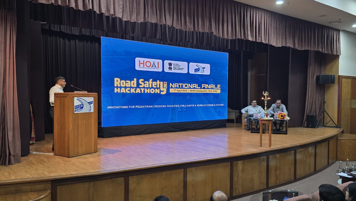 Praveen35618506's tweet photo. Had the wonderful opportunity to host the National Finale of the Road Safety Hackathon, jointly organised by #NHAI and #HOAI held at NHAI Headquarters, New Delhi. https://t.co/gWNlTf0gtw