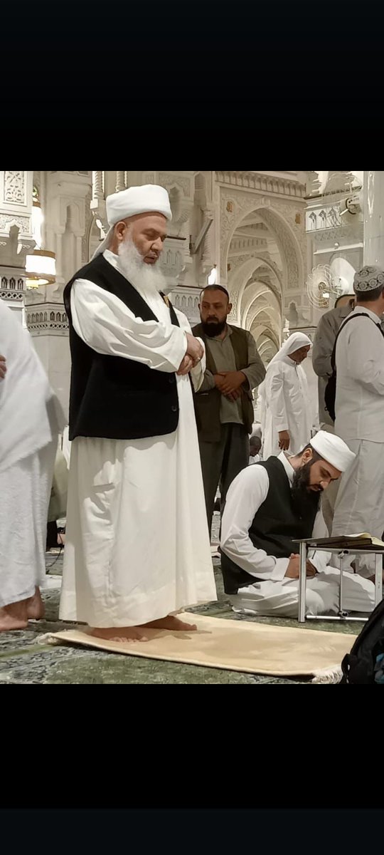 Yaninda mi olmak uzaktan mı özlemek biledim Gavsim sen hüzünlü kalbleri seversin YaRabbi dualarımızı muradlarimizi Yâr k.s avuçlarına bıraktık kabul vede makbul et...