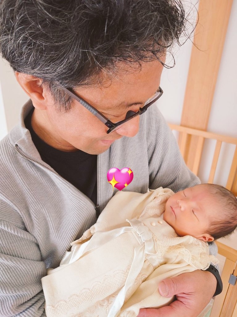 meatoco's tweet photo. 【ご報告】
第２子となる娘が誕生しました！👶✨
大変な苦労をしてくれた妻に、また妻がいない日々を頑張ってくれた長女に感謝です。本当にありがとう。

これによりミートコも新たなフェーズへ。リニューアルオープンをお待ちください。
今後ともよろしくお願い致します！
店主　コマッチ https://t.co/mKPTEh9Lbg