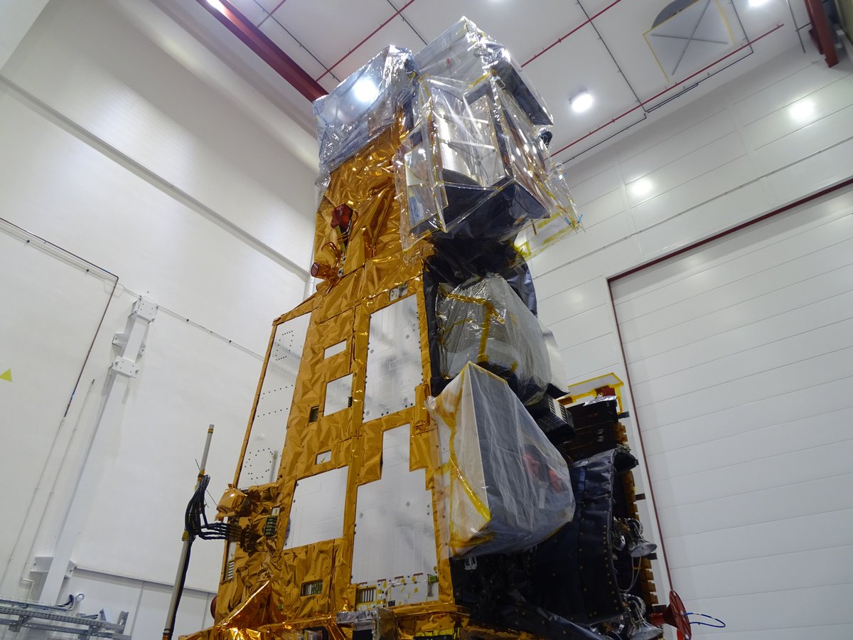 Here is our next-gen satellite: Metop-SGA1!
Carrying advanced instruments, including the Copernicus Sentinel-5 mission, Metop-SGA1 will deliver vital data for forecasting, climate &amp; air pollution. 
A major step forward for Earth observation! 🌍
Read more: bit.ly/3FYfDFU