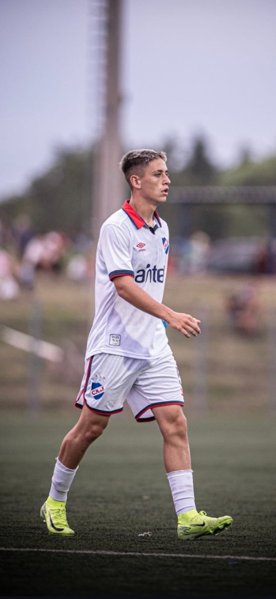 Sebas Giovanelli (@sebasgiovanelli) on Twitter photo Mauricio Milano, futbolista de 3ra de <a href="/Nacional/">Nacional</a> fue invitado a entrenar con <a href="/Alaves/">Deportivo Alavés</a> de España, con chance de ser incorporado. El mediocampista viaja a fines de abril. Hay acuerdo entre los clubes para esta acción. ⚽
<a href="/MananaDelFutbol/">La Mañana del Fútbol ⚽</a> en @espectadoruy Mauricio Milano, futbolista de 3ra de <a href="/Nacional/">Nacional</a> fue invitado a entrenar con <a href="/Alaves/">Deportivo Alavés</a> de España, con chance de ser incorporado. El mediocampista viaja a fines de abril. Hay acuerdo entre los clubes para esta acción. ⚽
<a href="/MananaDelFutbol/">La Mañana del Fútbol ⚽</a> en @espectadoruy