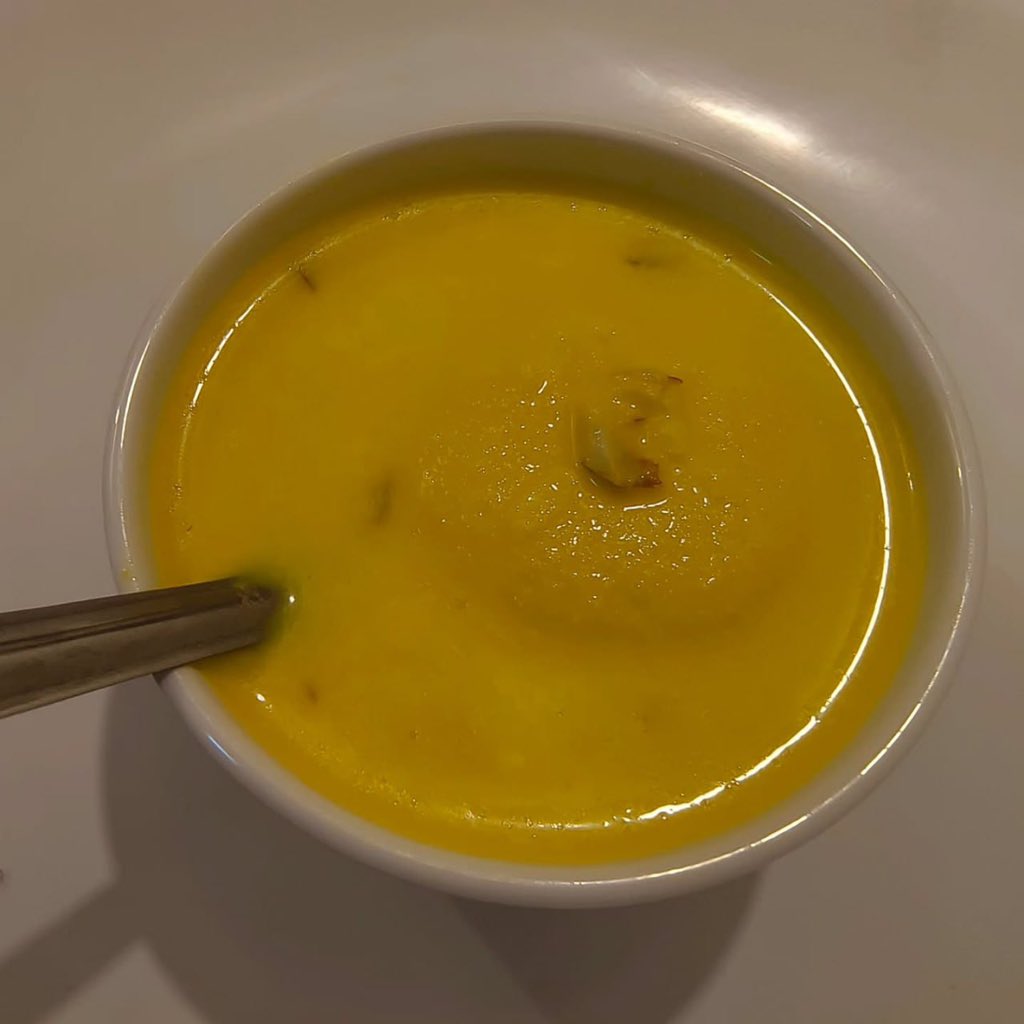 Vikramsingh678's tweet photo. "After a long time, I treated myself to some delicious Dhokla and sweet Rasmalai this evening. Perfect combination of flavors to satisfy my cravings 😋✨ #FoodCravings #Dhokla #Rasmalai #TasteOfTradition" https://t.co/yvlN1PDHxz