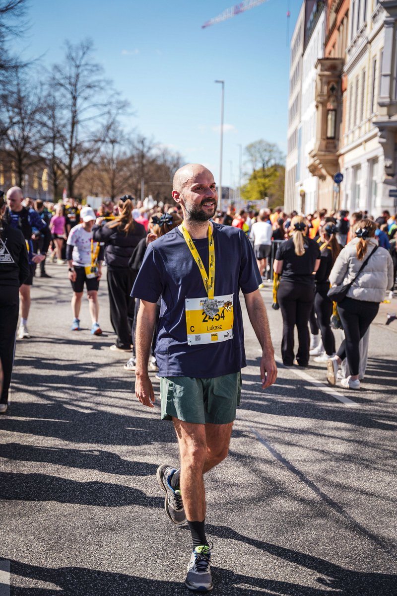 Nie samym pisaniem człowiek żyje. Czasem trzeba się trochę poruszać... W niedzielę udało mi się przebiec pierwszy w życiu maraton 🥳
