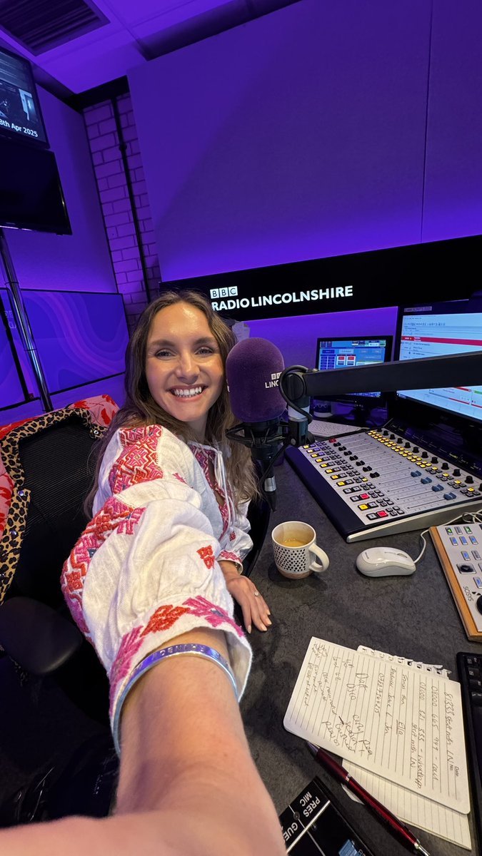 Day 2 done ✅

I am LOVING getting the chance to pop up in various stations that have been my home for the past decade...but in a different way (we're not giving 4 hour weather forecasts, dw) 

2 more to go this week and then a day filming with Morning Live on Friday 🥰