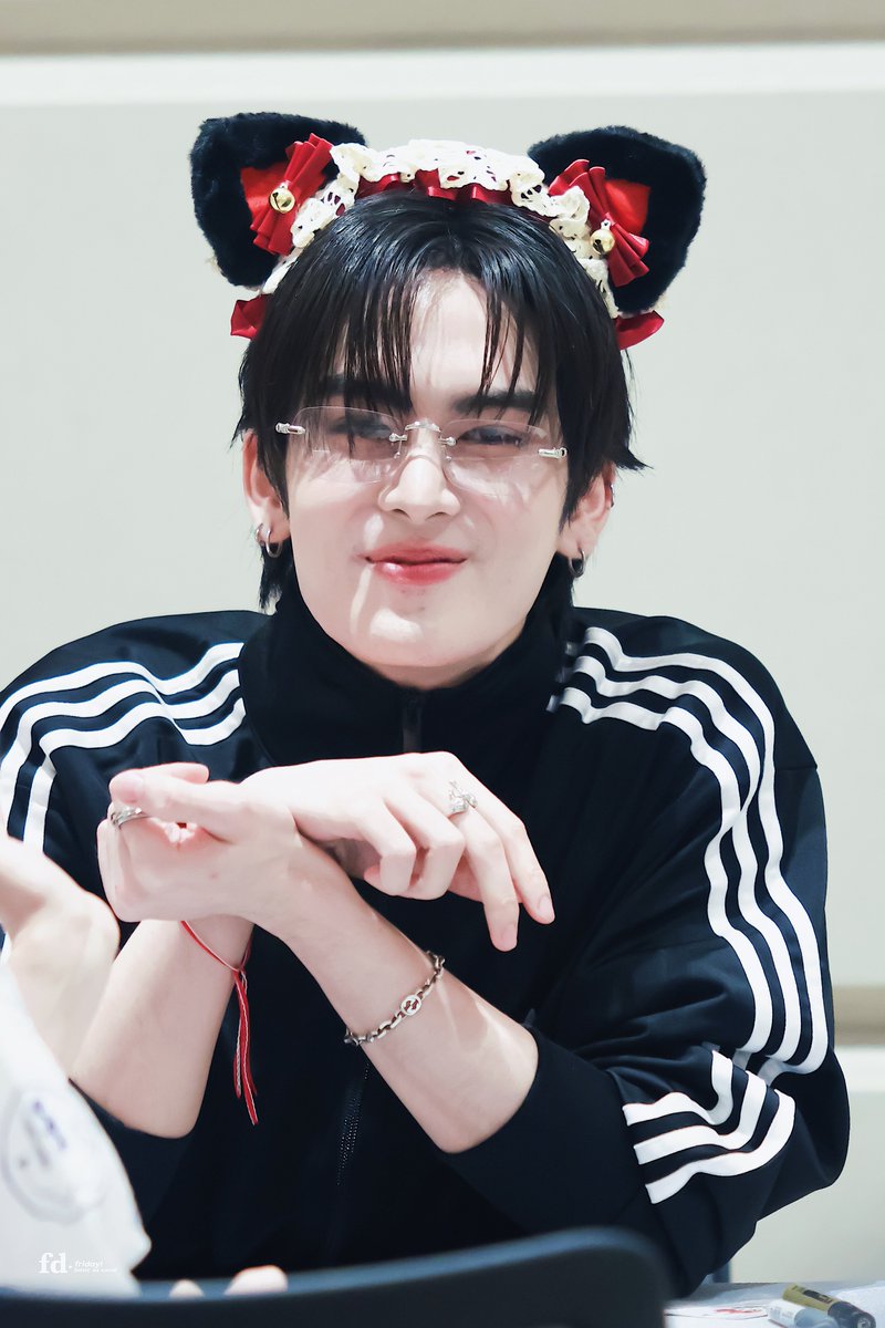 x_fridayy's tweet photo. เป็นแมวตัวโปรดได้เลย ㅠㅡㅠ♡

BOOKFAIR2025 PERTHSANTA
#BKKIBF2025xPerthSanta #Santapp https://t.co/XuRX8cINQX