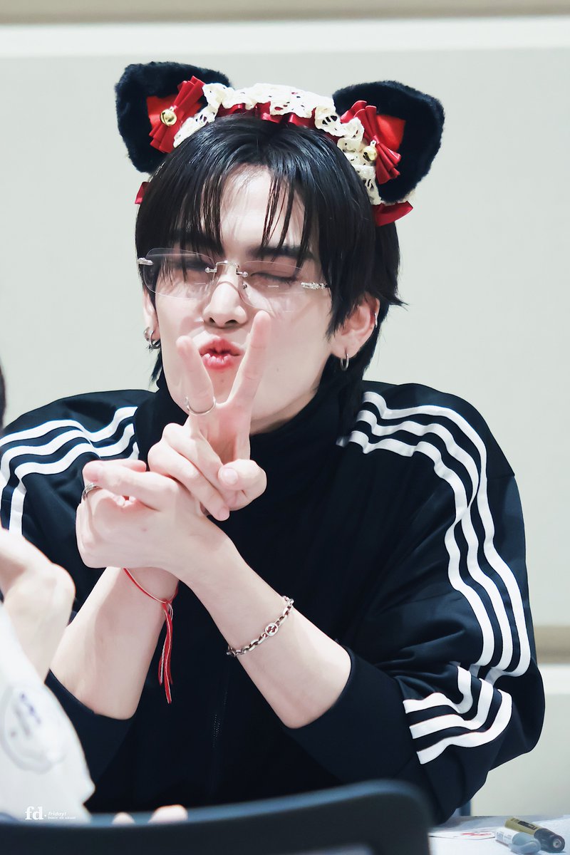 x_fridayy's tweet photo. เป็นแมวตัวโปรดได้เลย ㅠㅡㅠ♡

BOOKFAIR2025 PERTHSANTA
#BKKIBF2025xPerthSanta #Santapp https://t.co/XuRX8cINQX