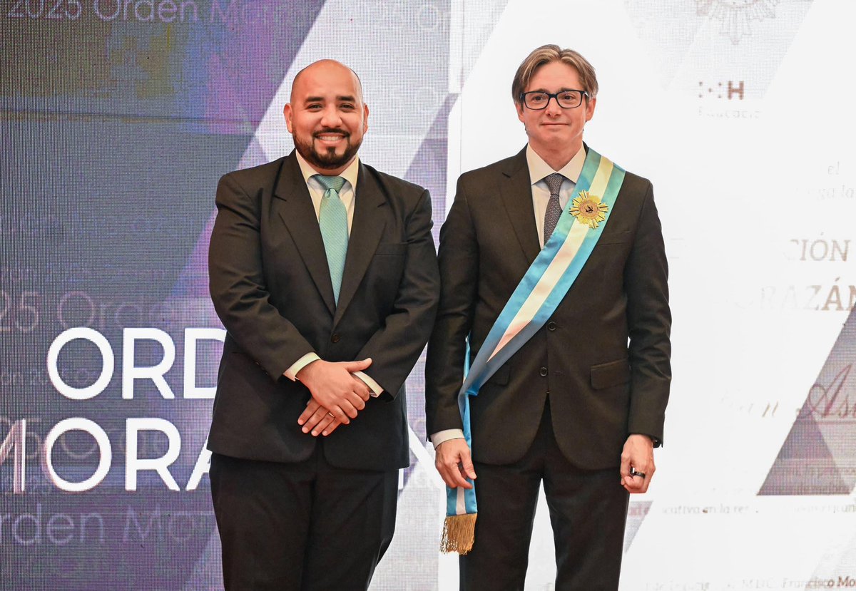 CAF (@agendacaf) on Twitter photo Orgullosos de anunciar que nuestro vicepresidente de Programación Estratégica, <a href="/chrisasinelli/">Christian Asinelli</a>, ha sido condecorado con la Orden Morazán por la Secretaría de Educación de Honduras <a href="/Seduc_HN/">Secretaría de Educación de Honduras</a>. Este reconocimiento destaca su compromiso con la educación de calidad en América Latina y Orgullosos de anunciar que nuestro vicepresidente de Programación Estratégica, <a href="/chrisasinelli/">Christian Asinelli</a>, ha sido condecorado con la Orden Morazán por la Secretaría de Educación de Honduras <a href="/Seduc_HN/">Secretaría de Educación de Honduras</a>. Este reconocimiento destaca su compromiso con la educación de calidad en América Latina y