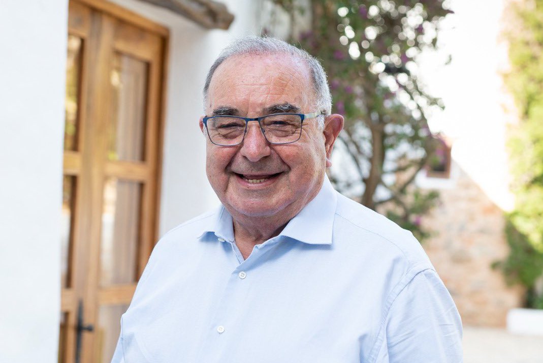 ⚫️ Un referent, un amic, un conseller, un líder en totes ses seues facetes públiques i personals.

🙏🏻 Gràcies Pere per tant, gràcies Pere per sempre tenir es eivissencs i Eivissa per damunt de tot.

🕊️ Una forta abraçada a sa familia. Descansau en pau president.