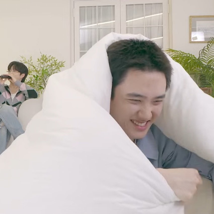 lastpiece_DO's tweet photo. 섬유유연제 cf 찍냐고요ㅋㅋㅋㅋㅋ 도경수+이불=귀여워ㅠㅜㅜㅠㅠㅠㅠ https://t.co/5fFpFiHS8J