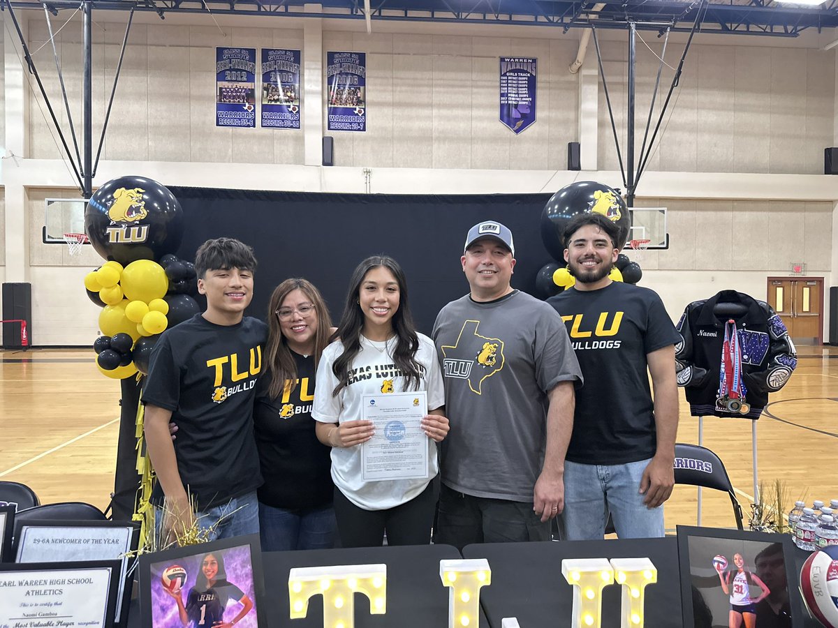 EWVB's tweet photo. We had the privilege of seeing these 3 seniors sign to play at the next level! We are so proud of everything you guys have accomplished, and we are so excited to see the amazing things you will do! EWVB is so grateful for y’all! @naomigamboa31 @taylarpaigeee @AzaleaDeLeon4 https://t.co/BXIjUJ6ZMo