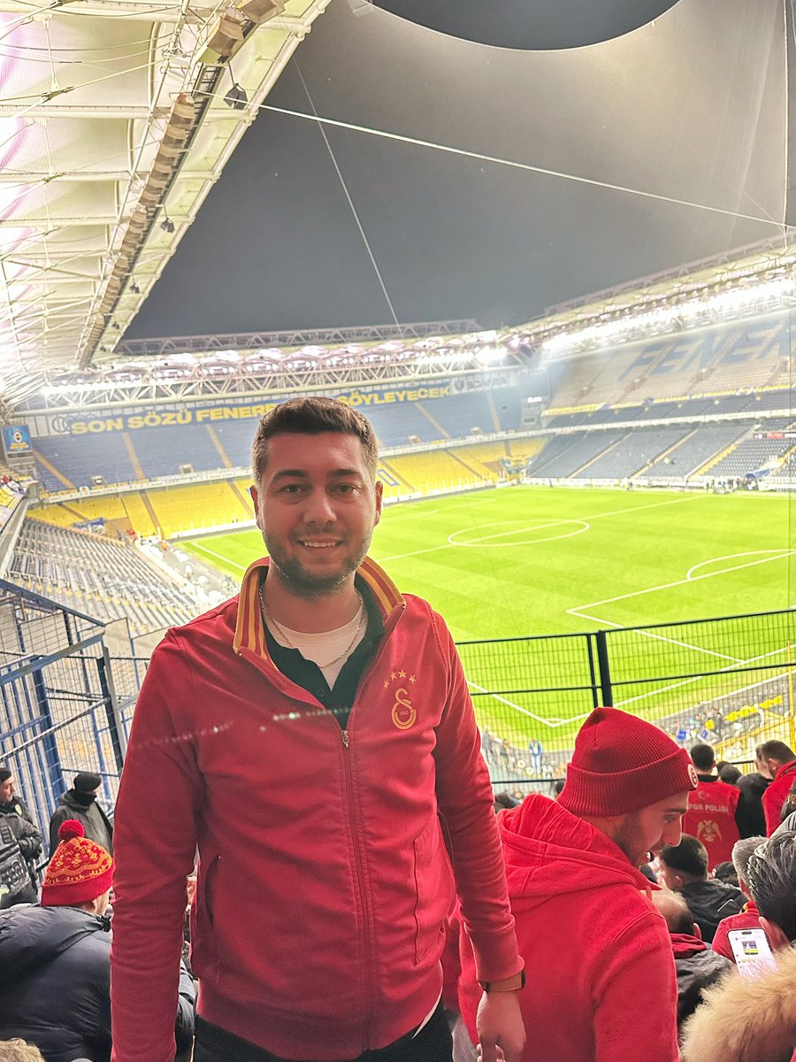 ultrAslanbatuu's tweet photo. HİÇBİR ŞEYE DEĞİŞİLMEZ SENİN SEVGİN BU DÜNYADA ! #Galatasaray https://t.co/DWzdV3OR6U