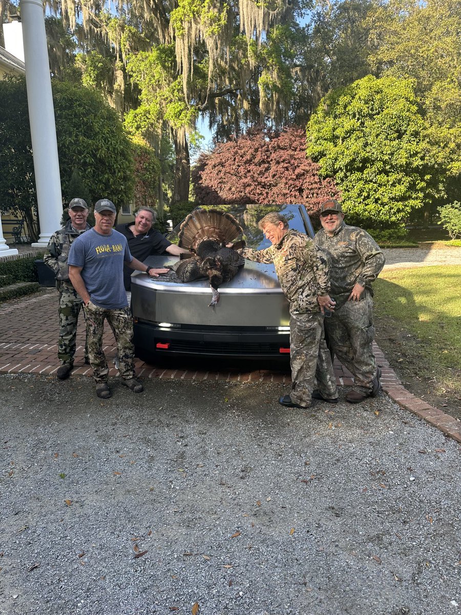 JMJUVA's tweet photo. ⁦@elonmusk⁩  Turkey hunting- not just for hippies anymore. Left wing and right wing on the cybertruck https://t.co/eC2snBbyFE