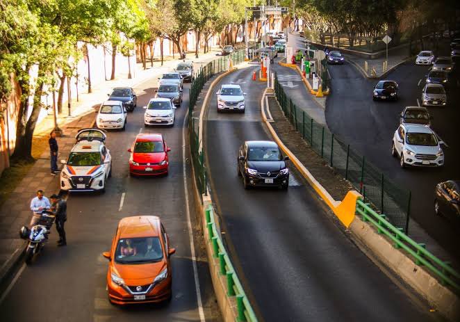 🚫 Este 8 de abril no circulan autos con engomado rosa y placas terminación 7 y 8 en #CDMX y #Edomex. ¡Toma precauciones! #HoyNoCircula