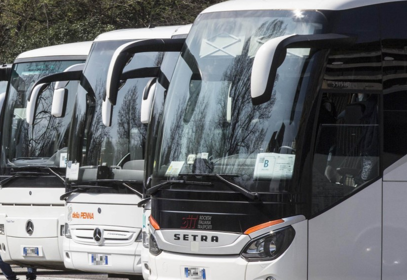tempoweb's tweet photo. Il #Tar cancella gli aumenti della #Ztl per i bus turistici. #Ciocchetti: "Bocciato l'operato di #Gualtieri"
https://t.co/pSj5AcBKWw #8marzo #roma #giubileo https://t.co/0rqP3FSJal