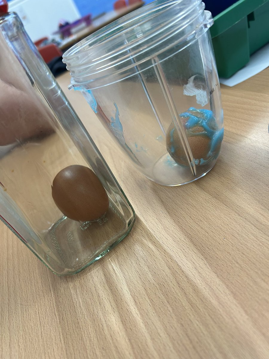 DeykinAvenue's tweet image. Year 2 have been exploring how well toothpaste protects our teeth in science this week. What do you predict will happen to the egg shell? @the_atlp #thinkingscientifically #askingquestions #keystage1 #keystage1science #scienceexperiment #animalincludinghumans #teethhygiene