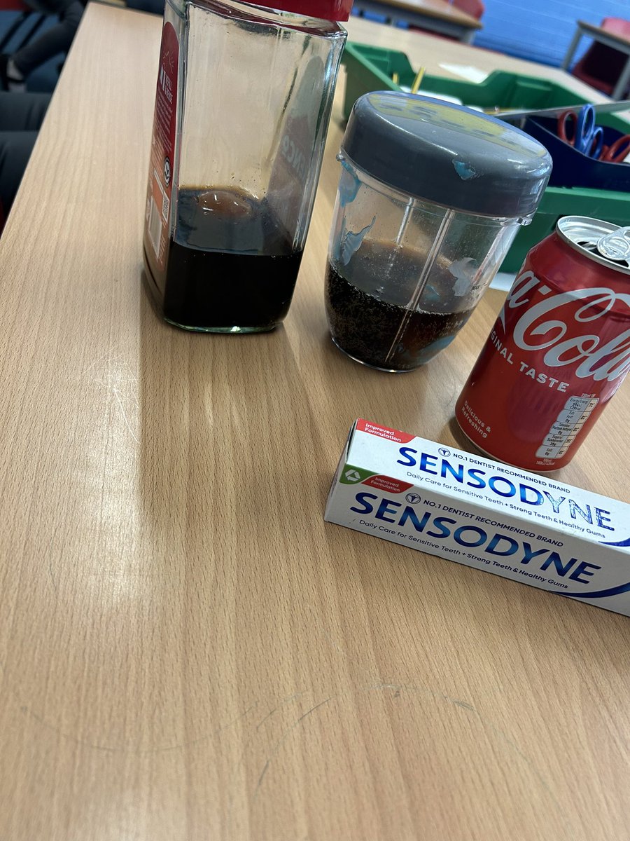 DeykinAvenue's tweet image. Year 2 have been exploring how well toothpaste protects our teeth in science this week. What do you predict will happen to the egg shell? @the_atlp #thinkingscientifically #askingquestions #keystage1 #keystage1science #scienceexperiment #animalincludinghumans #teethhygiene