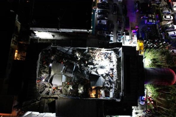 Lamento profundamente la pérdida de vidas en la tragedia del jetset esta madrugada, todos y todas debemos estar en oración por los heridos y aun atrapados. Gracias a las autoridades por el esfuerzo mayúsculo que está ejecutando para el rescate de los aun atrapados.