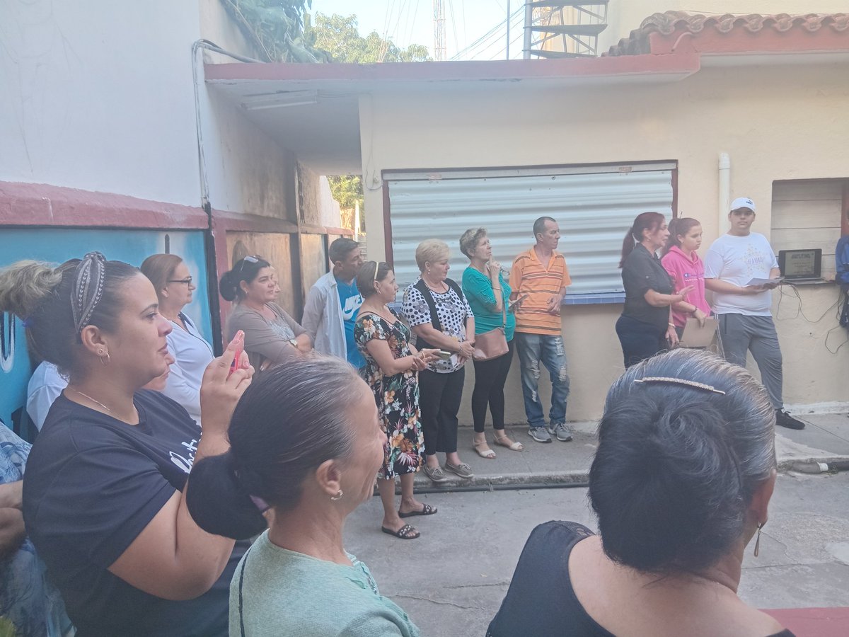 Se realiza matutino especial en la casa de gobierno #Cabaiguán #SanctiSpíritusEnMarcha #GenteQueSuma <a href="/AlexisLorente74/">Alexis Lorente Jiménez</a> <a href="/amppcab/">AsambleaCabaiguán</a> <a href="/DeivyPrezMartn1/">Deivy Pérez Martín</a> <a href="/DiazCanelB/">Miguel Díaz-Canel Bermúdez</a> <a href="/DrRobertoMOjeda/">Dr. Roberto Morales Ojeda</a> <a href="/MMarreroCruz/">Manuel Marrero Cruz</a> <a href="/LaritzaCon11073/">Laritza Concepción</a> <a href="/BeatonNunez/">Alberto Beaton Nuñez</a> <a href="/CancioYule59529/">Yuleisy Cancio</a>