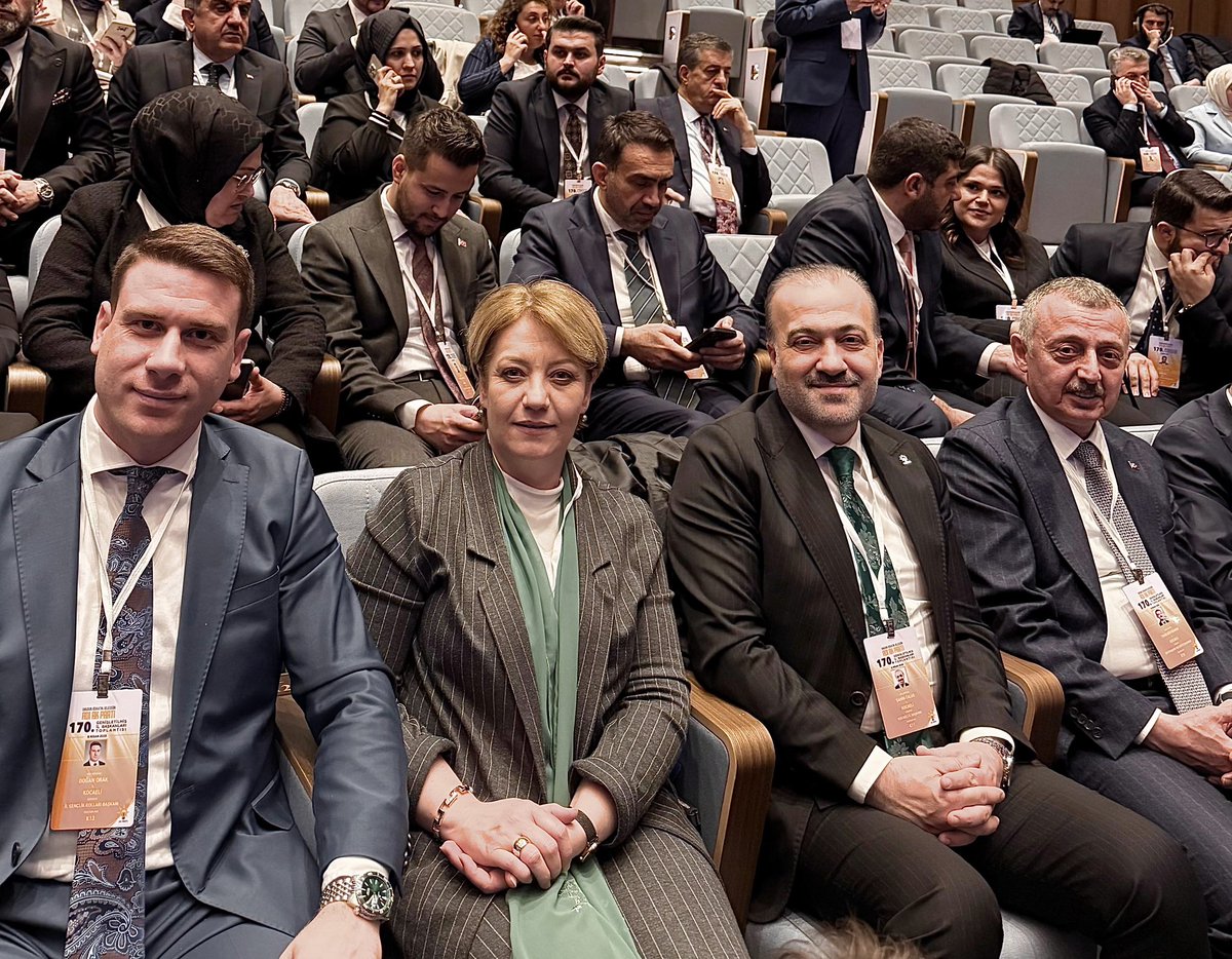 yyaseminozdemir's tweet photo. 📍@Akparti Konferans Salonu

170. Genişletilmiş İl Başkanları Toplantımızda, Genel Başkanımız, Cumhurbaşkanımız Sayın @RTErdogan ‘ın hitaplarını dinledik.
Toplantımızın hayırlı ve bereketli olmasını diliyorum.
Birlik ve beraberliğimiz daim olsun.🇹🇷💐

@tugbaisikercan 
@AKKADINGM 
@SahinTalus 
@tahirbuyukakin 
@doganorak 
@akkadinkocaeli