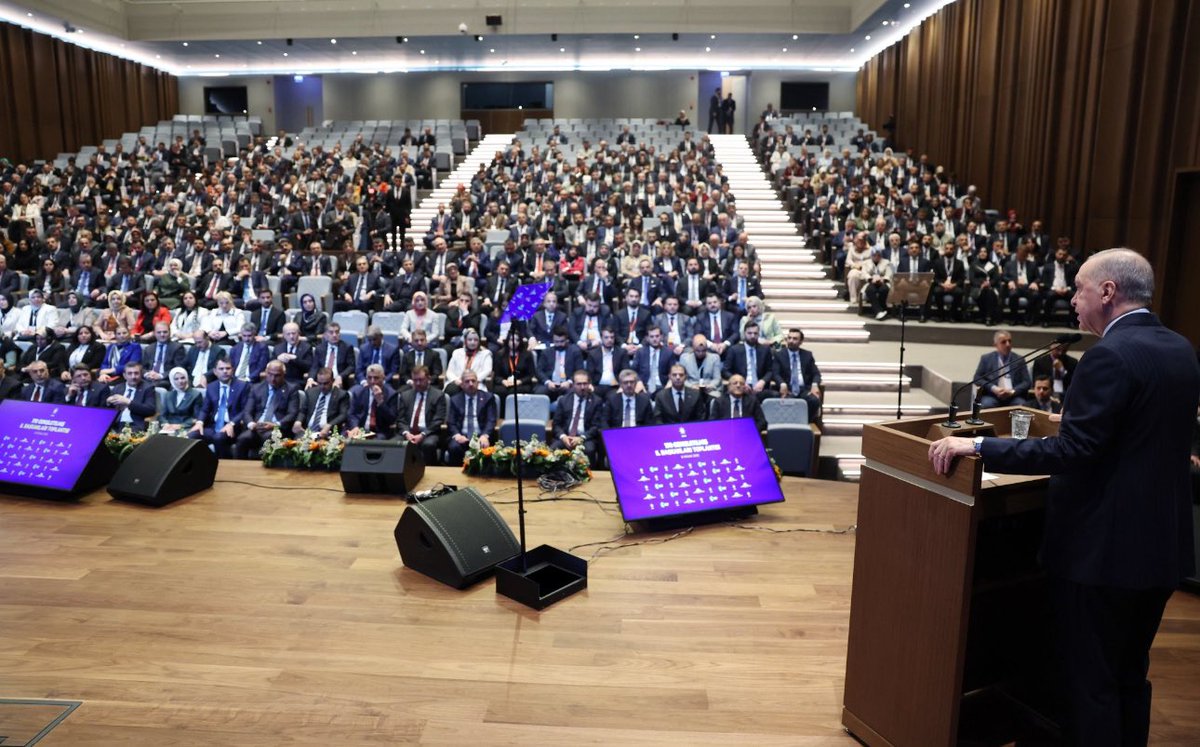 yyaseminozdemir's tweet photo. 📍@Akparti Konferans Salonu

170. Genişletilmiş İl Başkanları Toplantımızda, Genel Başkanımız, Cumhurbaşkanımız Sayın @RTErdogan ‘ın hitaplarını dinledik.
Toplantımızın hayırlı ve bereketli olmasını diliyorum.
Birlik ve beraberliğimiz daim olsun.🇹🇷💐

@tugbaisikercan 
@AKKADINGM 
@SahinTalus 
@tahirbuyukakin 
@doganorak 
@akkadinkocaeli
